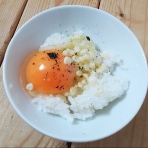 青海苔と天かすの卵かけごはん